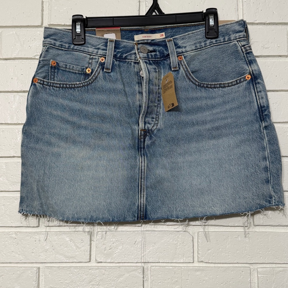 Levi’s Icon Denim Skirt Size 28 NWT Button Fly Raw Hem